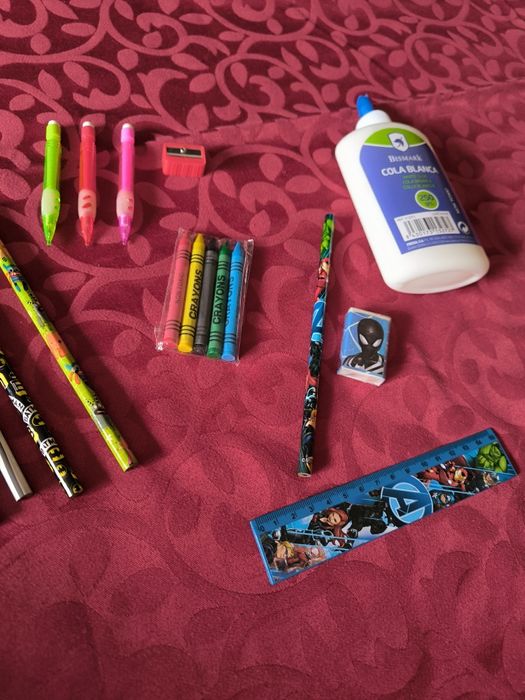 Conjunto de material variado escolar NOVO