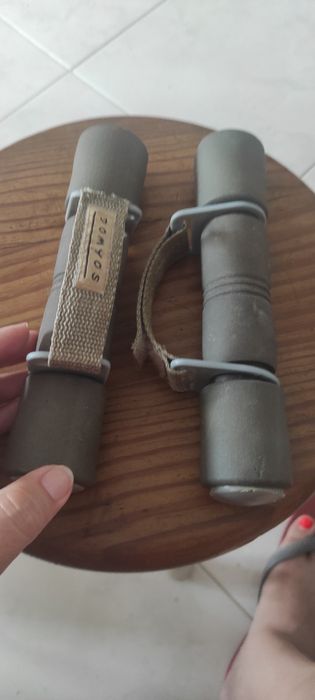 Halteres de um kg cada, ótimo preço.