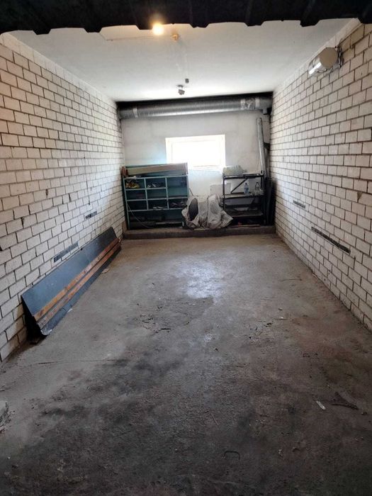 Гараж біля метро Харківська