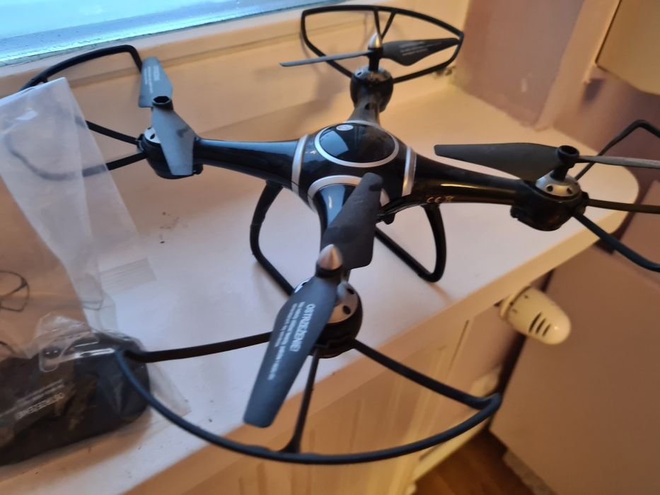 Dron sterowany za pomocą gestów
