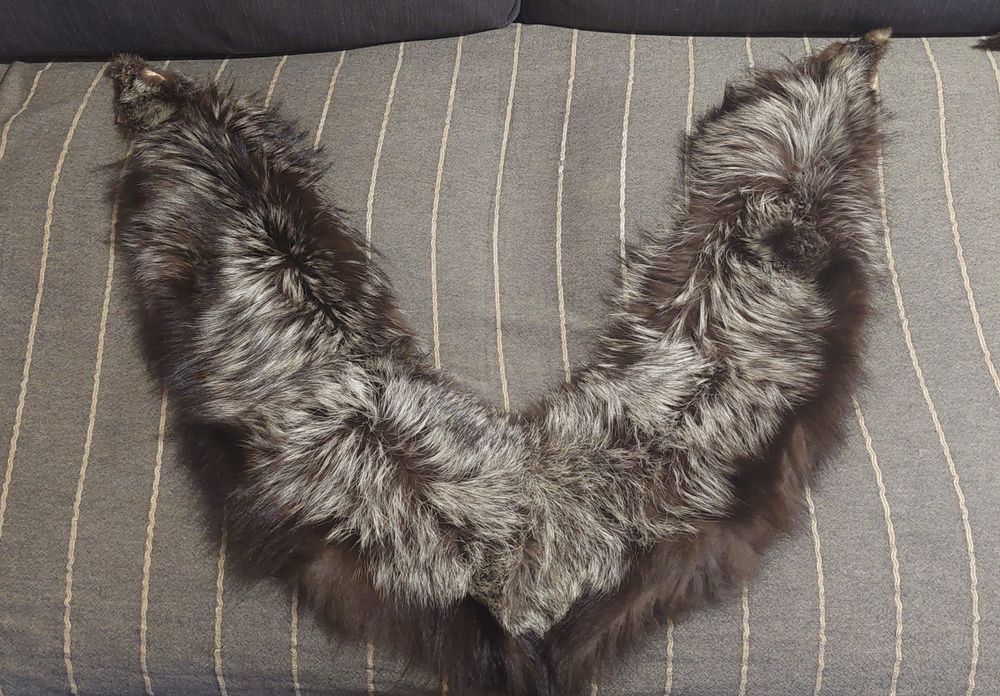 Várias estolas de pele verdadeira, raposa, marta e vison