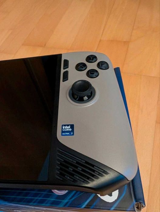 MSI Claw 8 AI+ 1TB - stan jak nowy, gwarancja do 2027