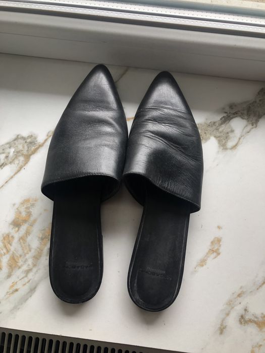 Продам закриті шльопанці