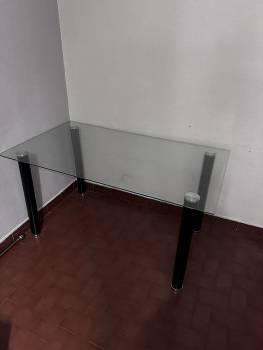 Mesa de jantar em vidro