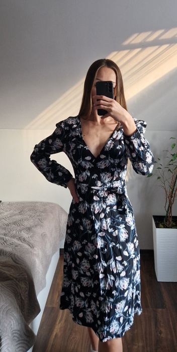 Czarna sukienka w kwiaty Miss Selfridge, rozmiar S, 100% wiskoza