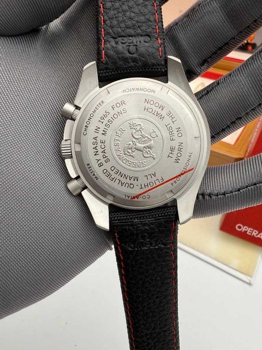 Omega Speedmaster cinzento