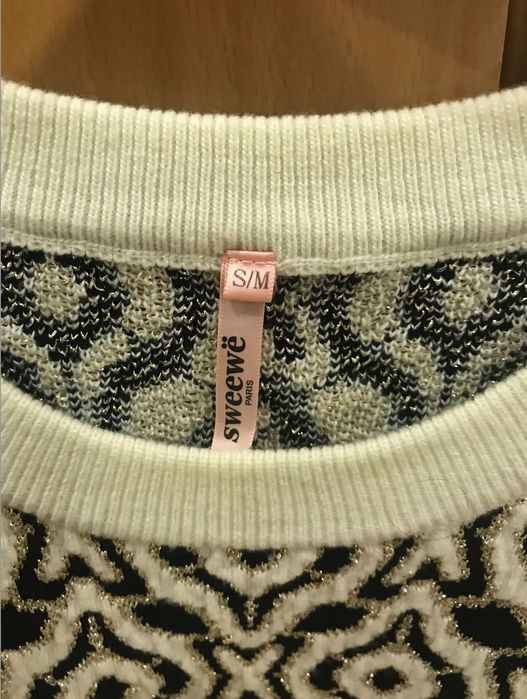 Camisola Padrão Preto e Dourado S/M