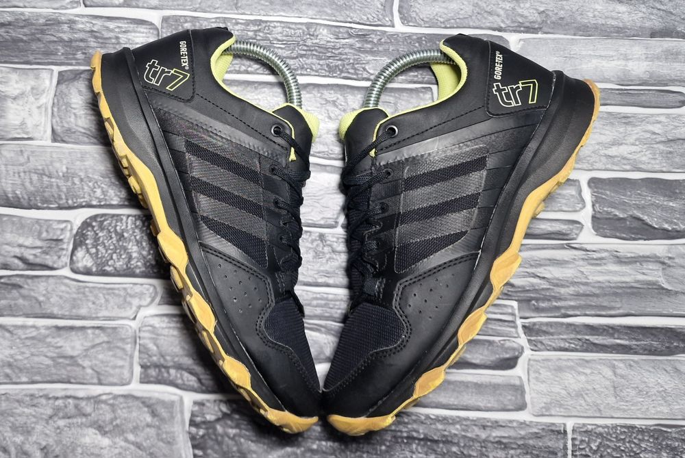Кроссовки Adidas Gore-Tex (39.5 размер)