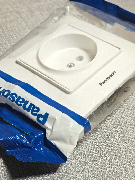 Продам новую электрическую розетку 220В от Panasonic ( в упаковке)