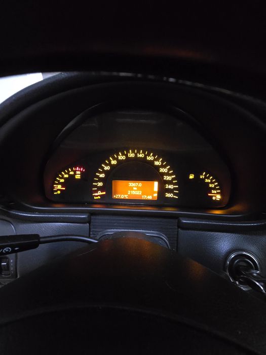 Mercedes-Benz C220, 2002, 215000km.