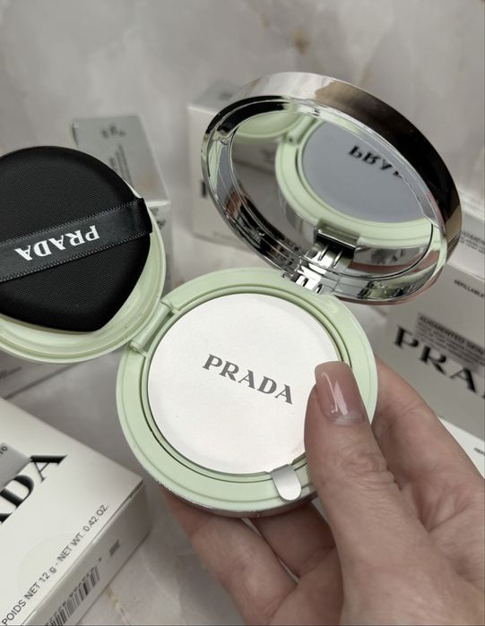 Тональний крем кушон Prada LN 10