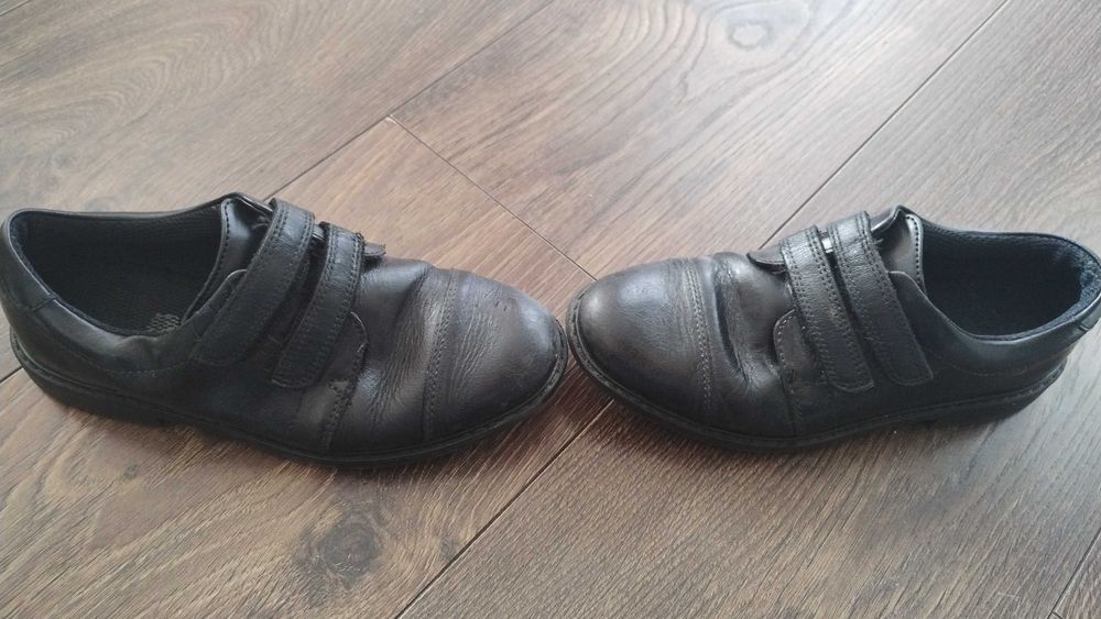 Buty czarne eleganckie 33