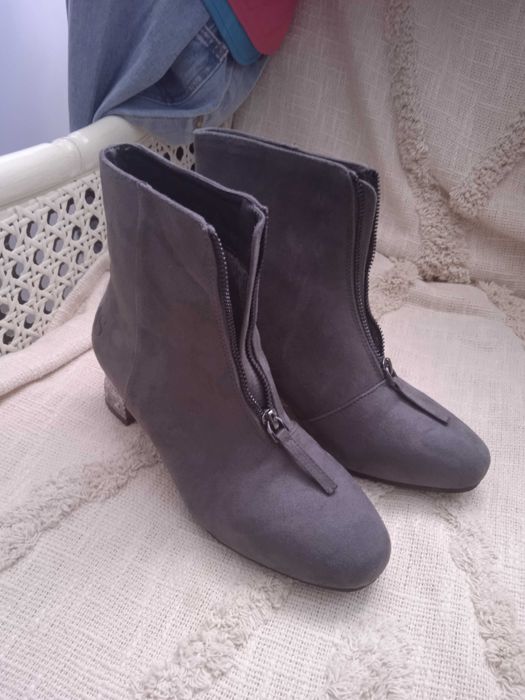 Botki damskie szare buty zamszowe 38 obcas klocek zdobiony srebrny 38