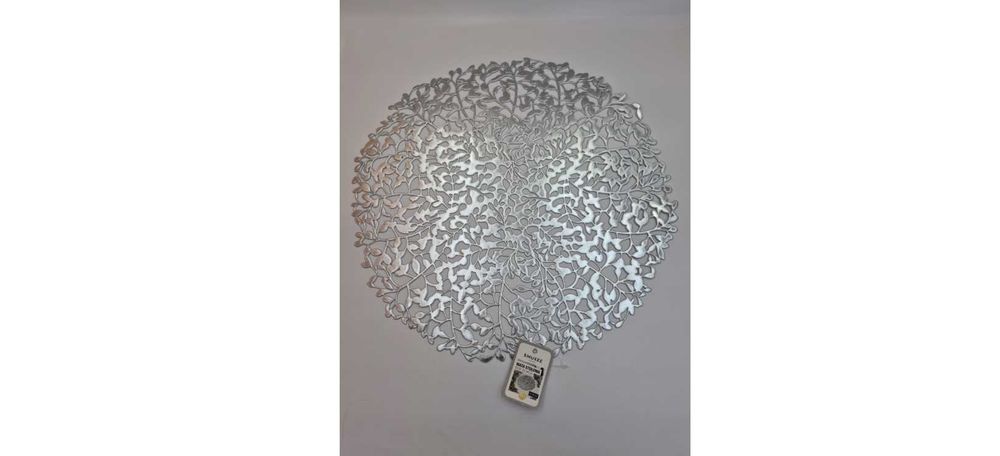 Mata stołowa 38cm srebrna PVC