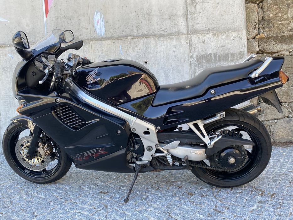 Honda VFR 750 F RC36