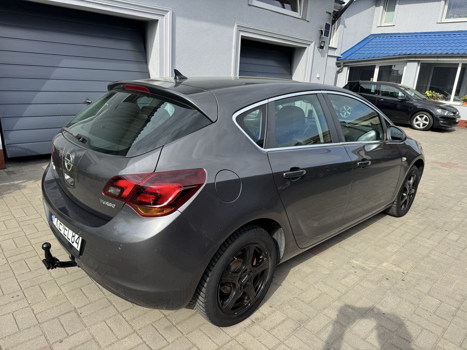 Opel Astra J 1.4 140 KM sprowadzony 2010 zarejestrowany klimatronic 164 tys km