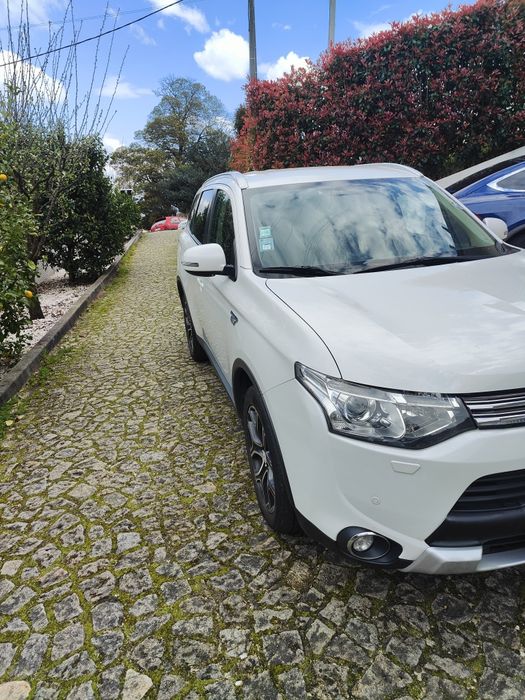 Mitsubishi Outlander PHEV Instyle 4WD 2013— Híbrido Plug-in