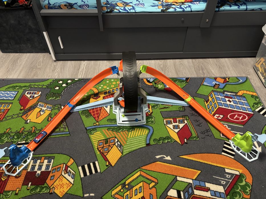 Hot Wheels Spinwheel Challenge Play Set for 5 Year Olds And Up