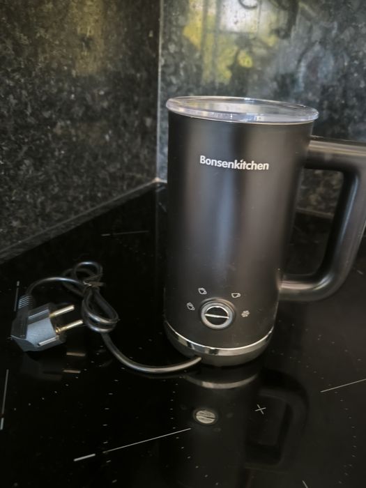 Máquina de café + Espumador de leite