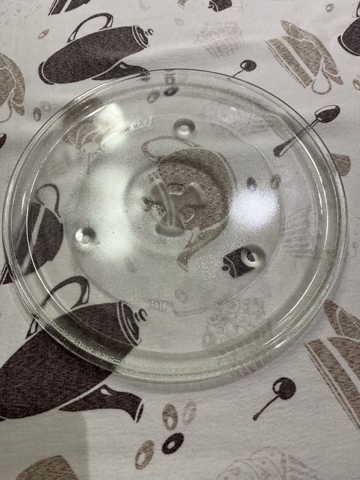 Dois pratos para microondas , cada 5€