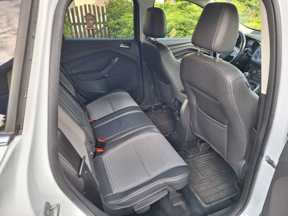 Samochod ford kuga