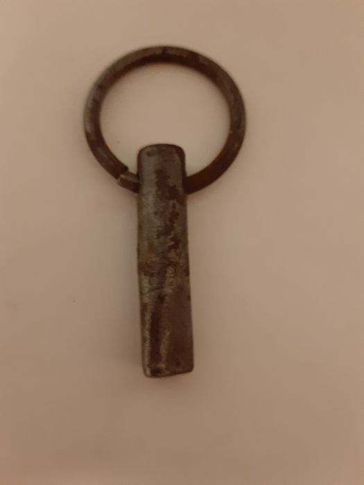 Продам Винтовой  Ключ