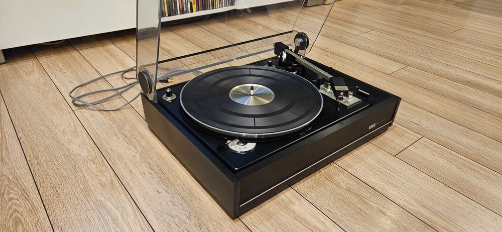 Gramofon ELAC w bardzo dobrej kondycji ( automat z zmieniarką płyt)