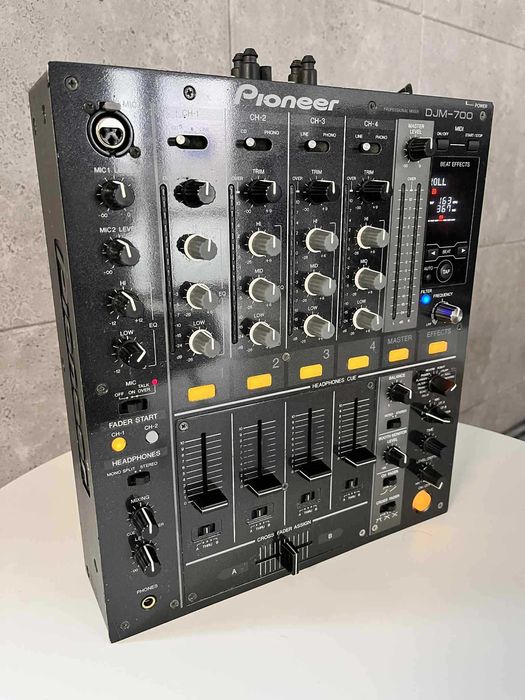 Pioneer DJM-700 – mikser DJ