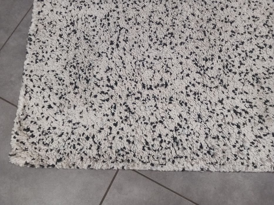 Sprzedam fajny dywan 230x170 cm.