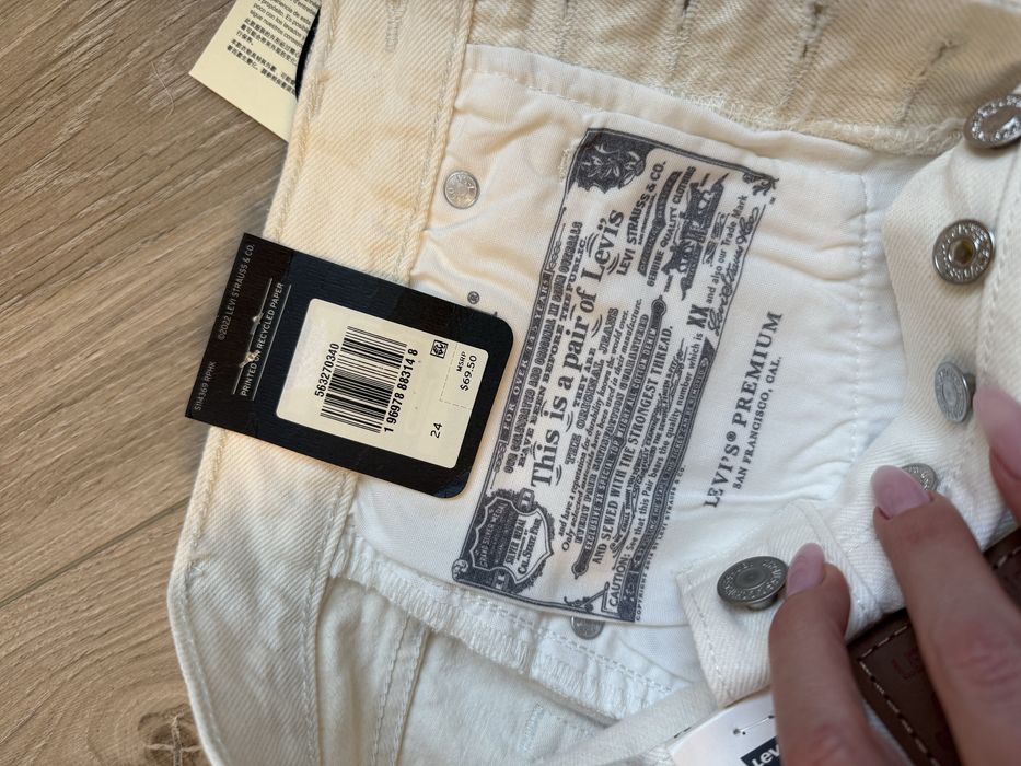 Нові білі шорти Levis 501, розмір 24