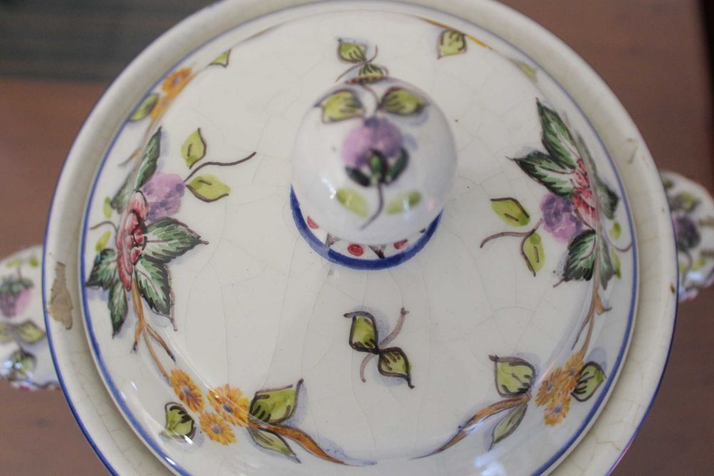 Terrina ao estilo Império pintada à mão, artesanato de Portugal
