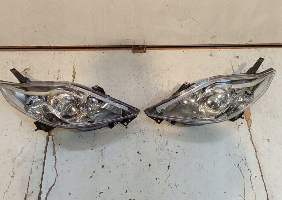 Lampy przód mazda 5 xenon