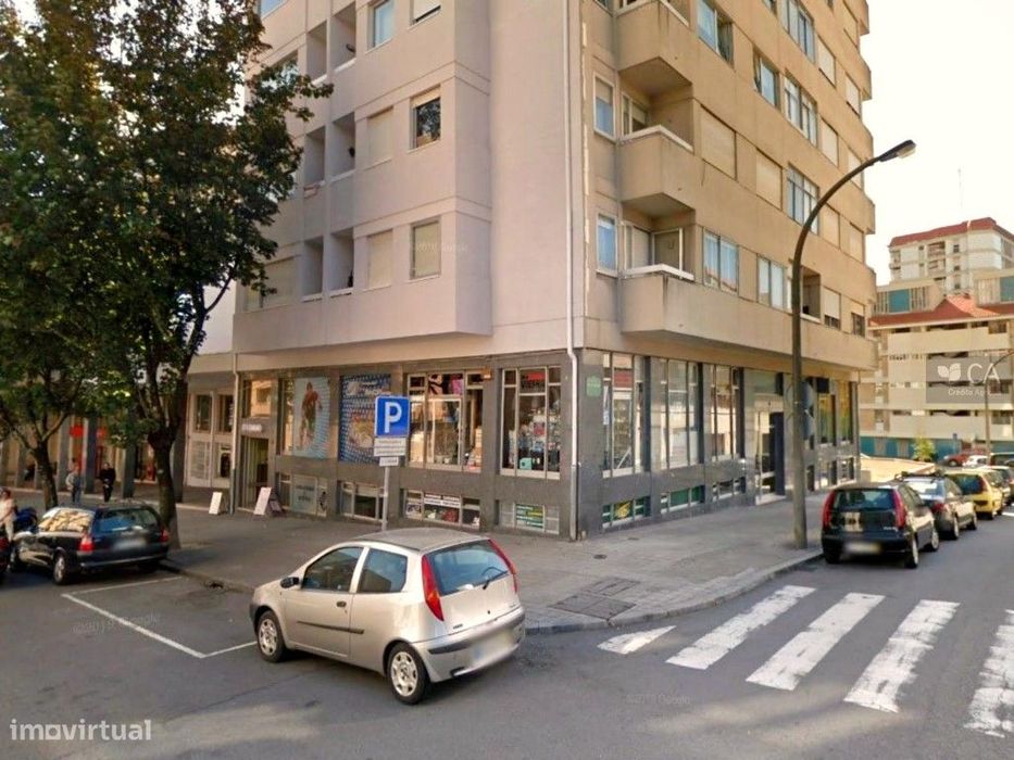 Loja com 72,5m² para venda, situada no centro da cidade do Porto
