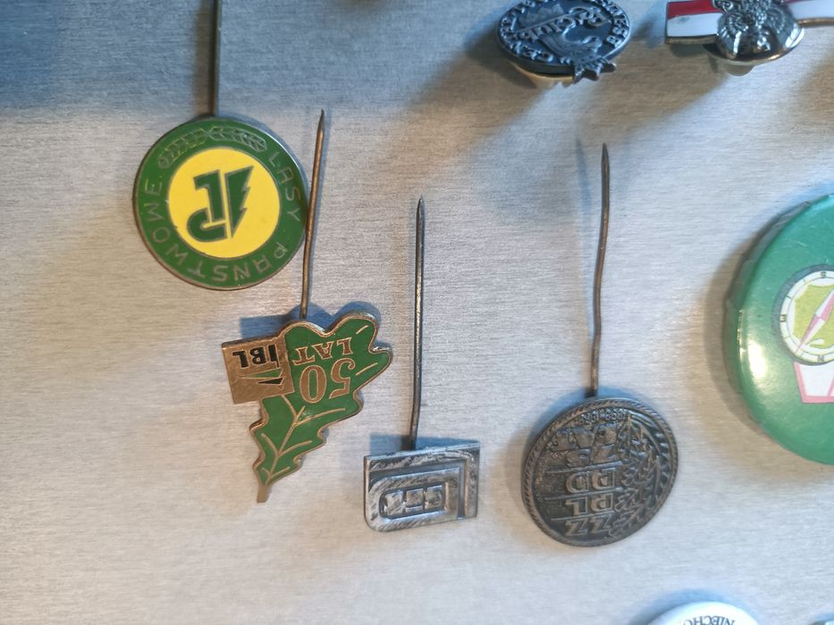 Spinki,przypinki ,metalowe znaczki.