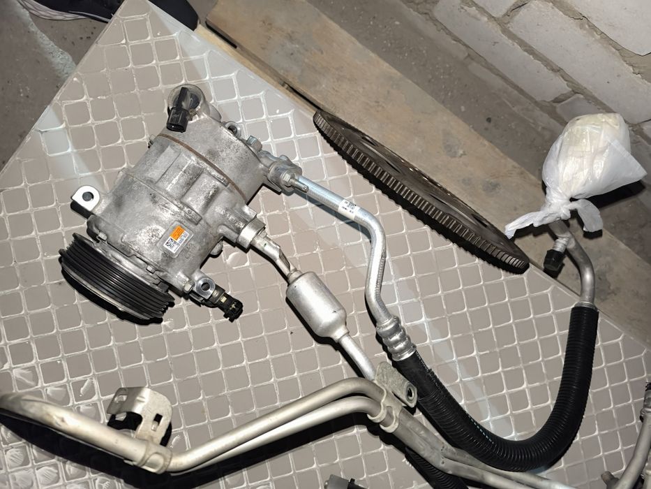 Компресор кондиціонера на Mustang 6 рест