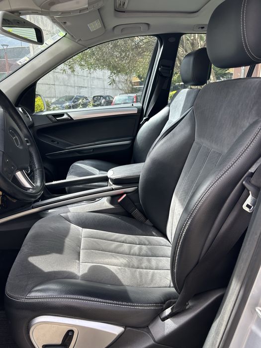 Mercedes ML320 cinzento