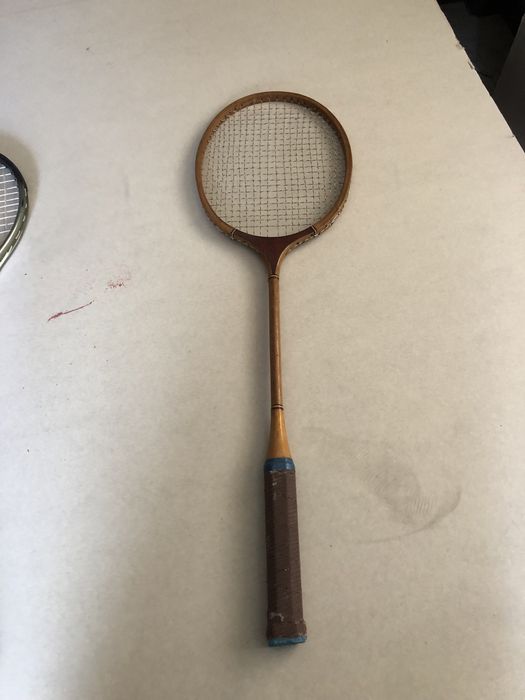 Raquete antiga dos Jogos Olimpicos de 1980