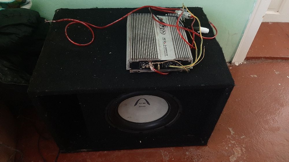 Сабвуфер з підсилювачем