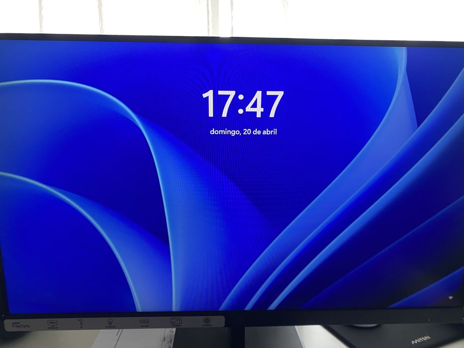 Monitor HP V24V (23.8" - FHD - VA) - Excelente estado