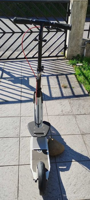 Trotinete de adulto com plataforma para levar criança. Não é a bateria