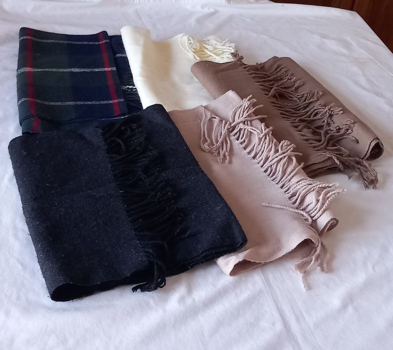 Cachecóis diversos inverno 3€ cada