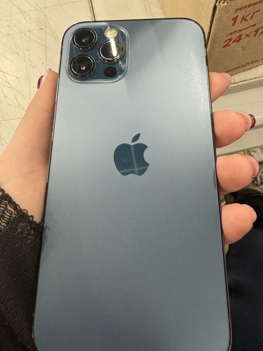Айфон 12 про, б/в , в гарному стані