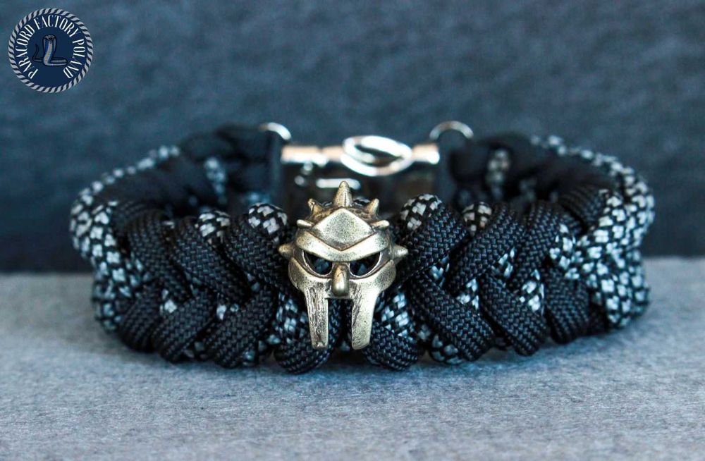 Bransoletka shark jaw gladiator hełm paracord handmade