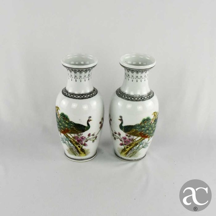 Par de jarras em porcelana da China, circa 1970