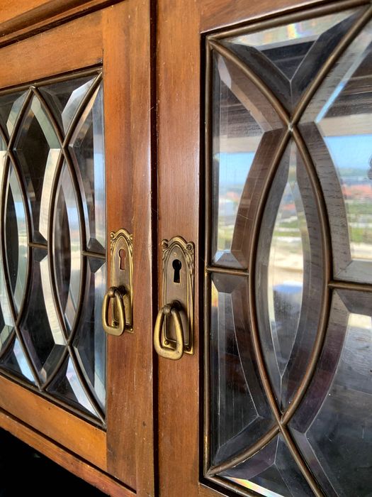 Louceiro / Cristaleira Art Deco vintage com sofá