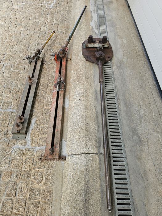 Betoneira+carrela+ taipais de 2metros e meio para 2 colunas+ 3 máquinas de dobrar ferro