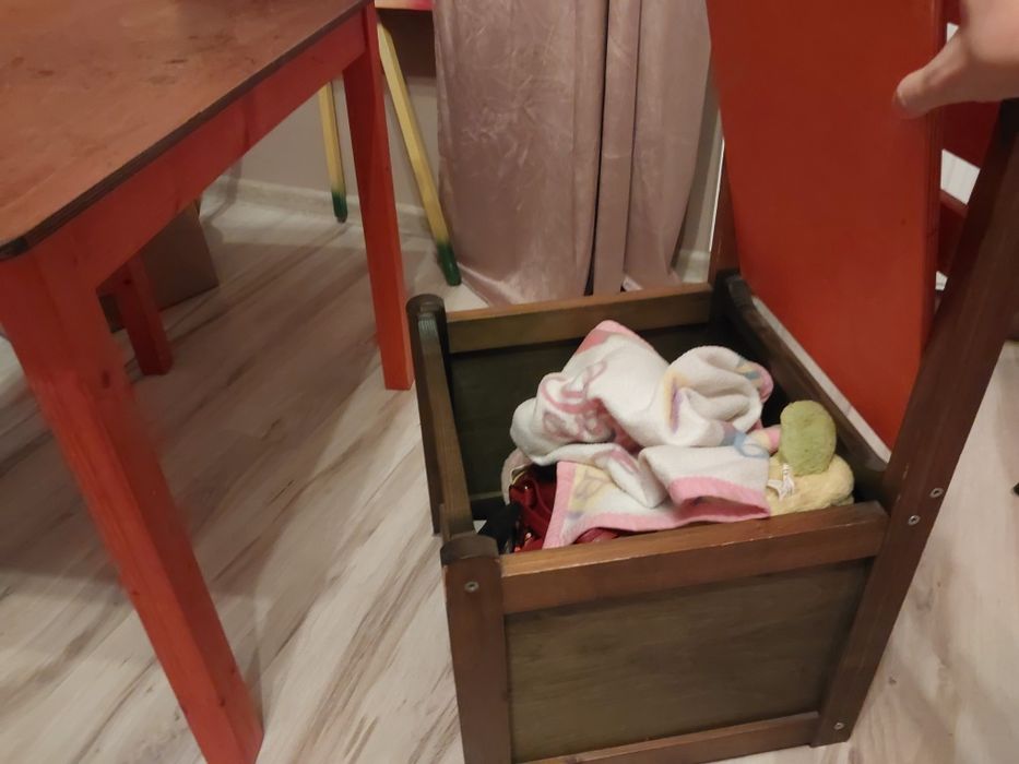 Zestaw stolik, krzesełka i ławka