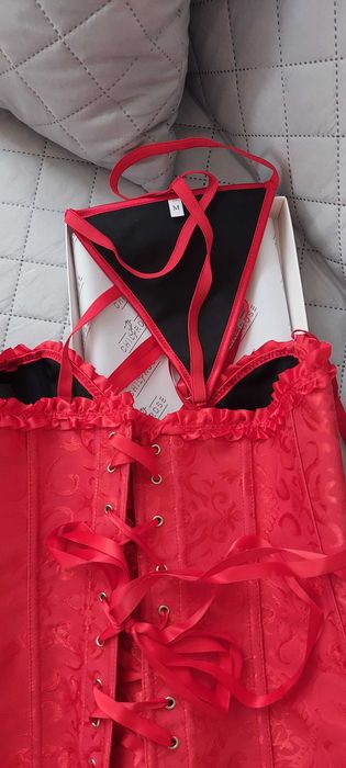 Nowy gorset z satyny