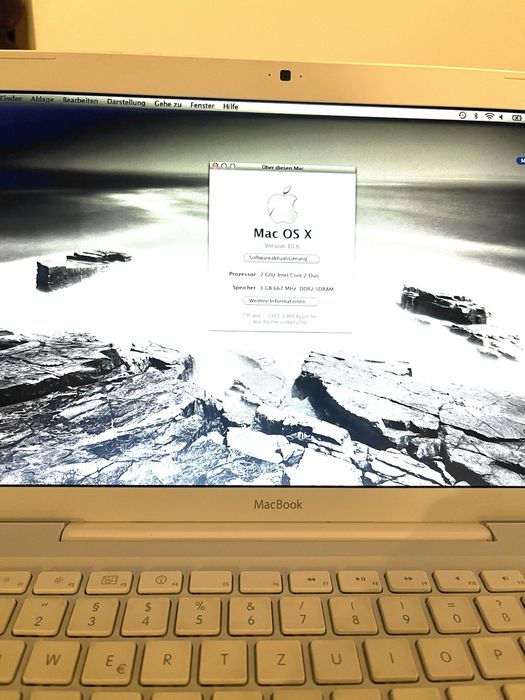 Macbook white A1181