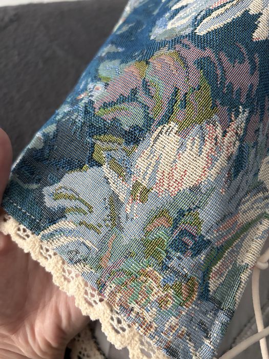 Корсет з вишивкою